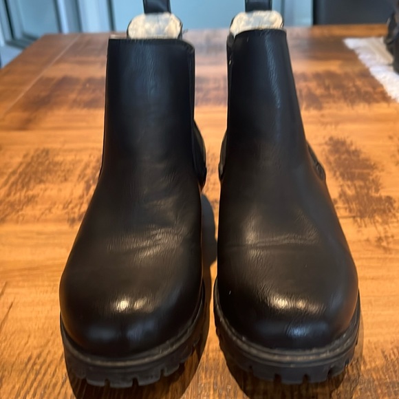 Women’s DLC Black Boots.  Size 6 - Picture 1 of 5